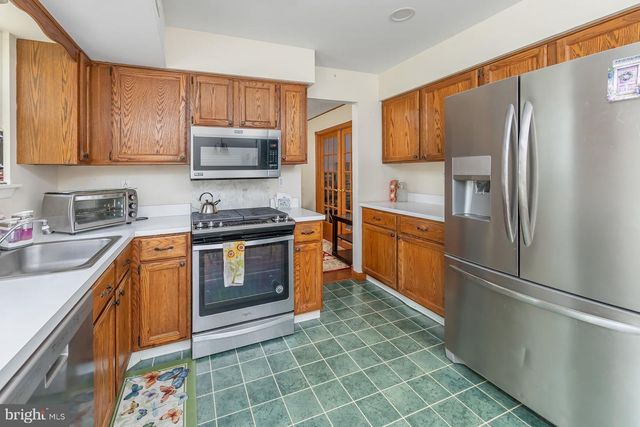 18 INNSBRUCK DR, Sicklerville, NJ 08081