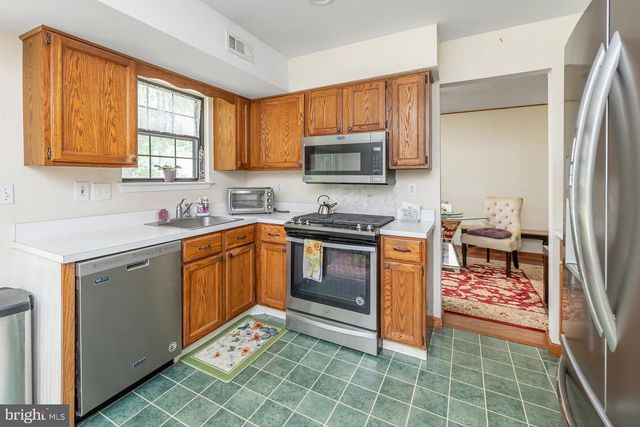 18 INNSBRUCK DR, Sicklerville, NJ 08081