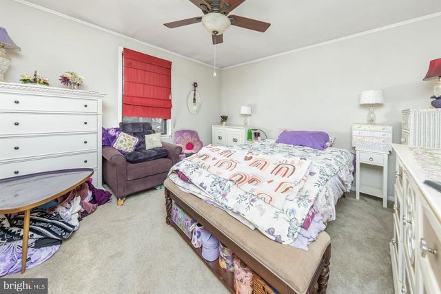 18 INNSBRUCK DR, Sicklerville, NJ 08081
