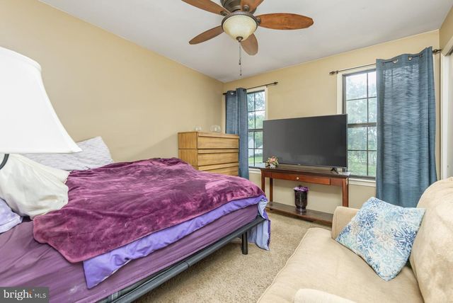 18 INNSBRUCK DR, Sicklerville, NJ 08081