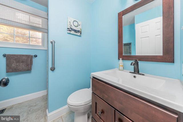 18 INNSBRUCK DR, Sicklerville, NJ 08081