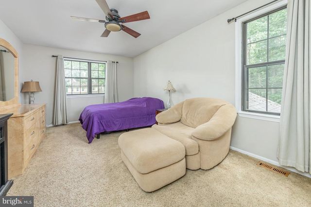 18 INNSBRUCK DR, Sicklerville, NJ 08081