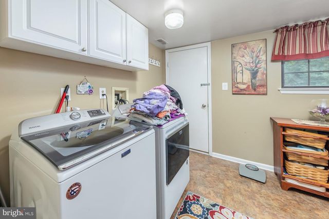 18 INNSBRUCK DR, Sicklerville, NJ 08081