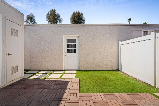 9404 Carlton Oaks Dr D, Santee, CA 92071