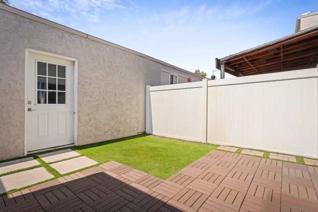 9404 Carlton Oaks Dr D, Santee, CA 92071