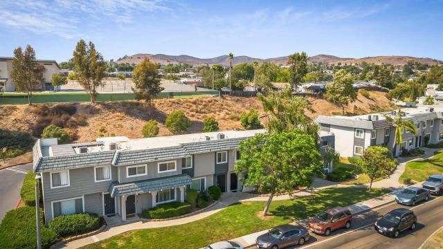 9404 Carlton Oaks Dr D, Santee, CA 92071