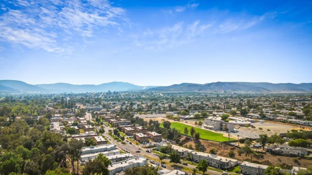 9404 Carlton Oaks Dr D, Santee, CA 92071