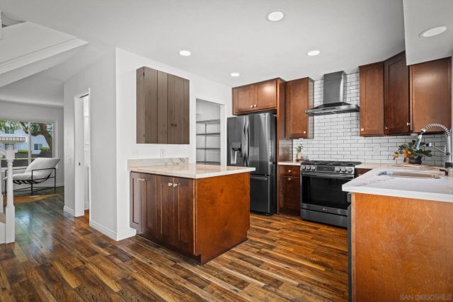 9404 Carlton Oaks Dr D, Santee, CA 92071