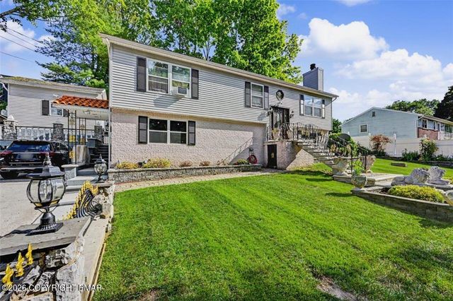 Crocus Drive, Smithfield Twp, PA 18301