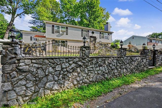 Crocus Drive, Smithfield Twp, PA 18301