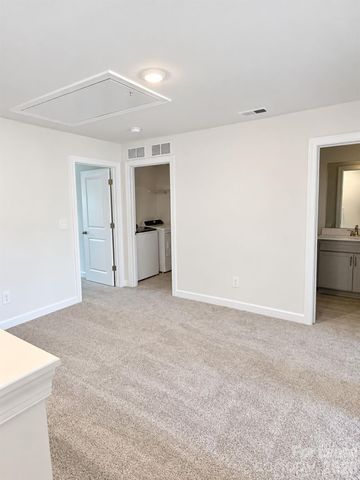 9024 Foggy Brook Loop, Charlotte, NC 28216