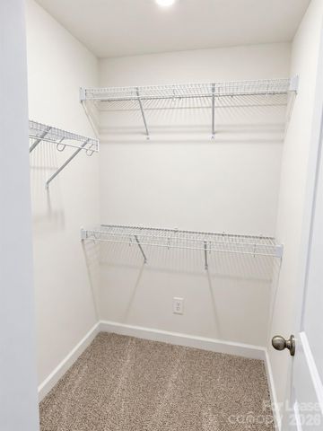 9024 Foggy Brook Loop, Charlotte, NC 28216