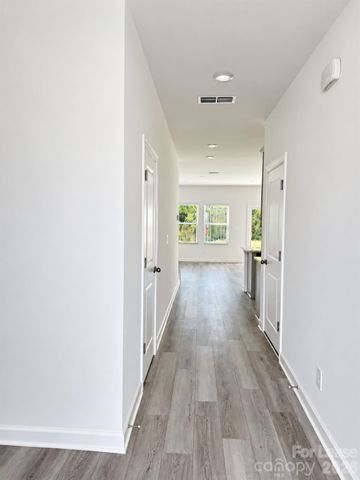 9024 Foggy Brook Loop, Charlotte, NC 28216