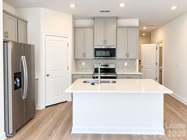 9024 Foggy Brook Loop, Charlotte, NC 28216