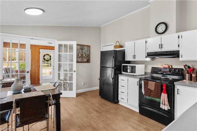 6004 Aaron Lane, Hamptonville, NC 27020