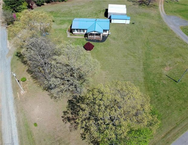 6004 Aaron Lane, Hamptonville, NC 27020