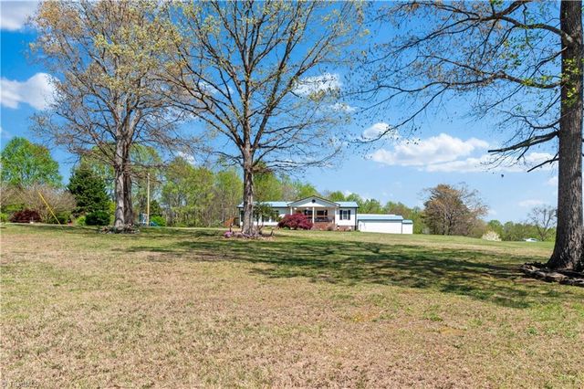 6004 Aaron Lane, Hamptonville, NC 27020