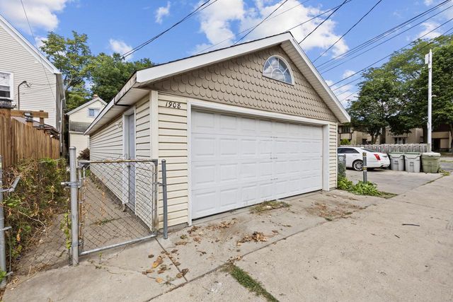 1908 S 28th STREET, Milwaukee, WI 53215