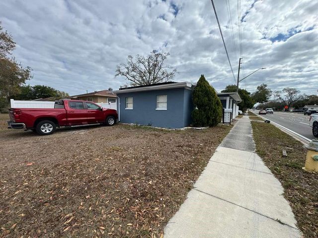 2593 38TH AVENUE N B, St Petersburg, FL 33713
