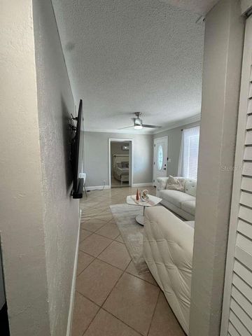 2593 38TH AVENUE N B, St Petersburg, FL 33713