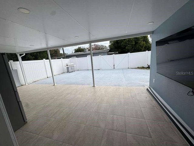 2593 38TH AVENUE N B, St Petersburg, FL 33713