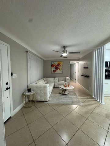 2593 38TH AVENUE N B, St Petersburg, FL 33713