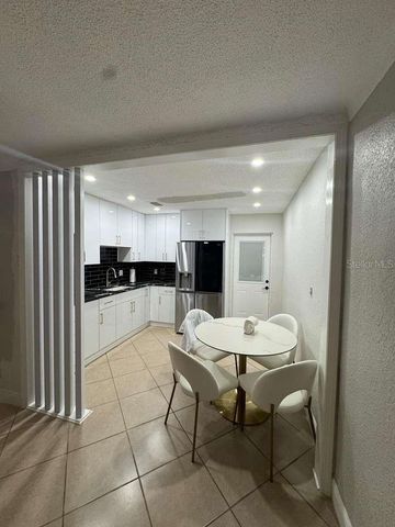 2593 38TH AVENUE N B, St Petersburg, FL 33713