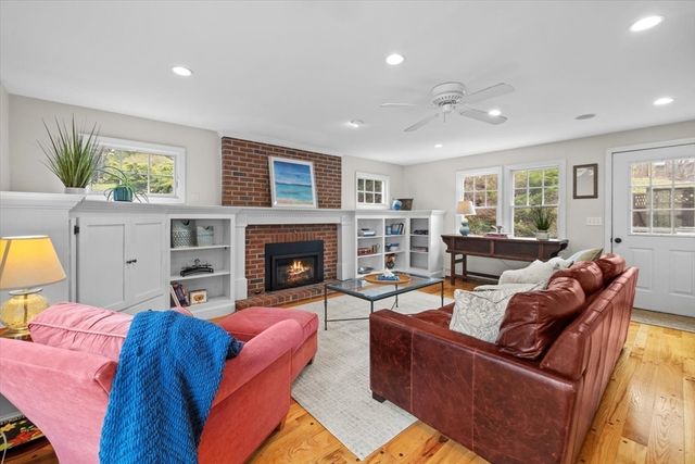 23 Mayflower Ln, Duxbury, MA 02332