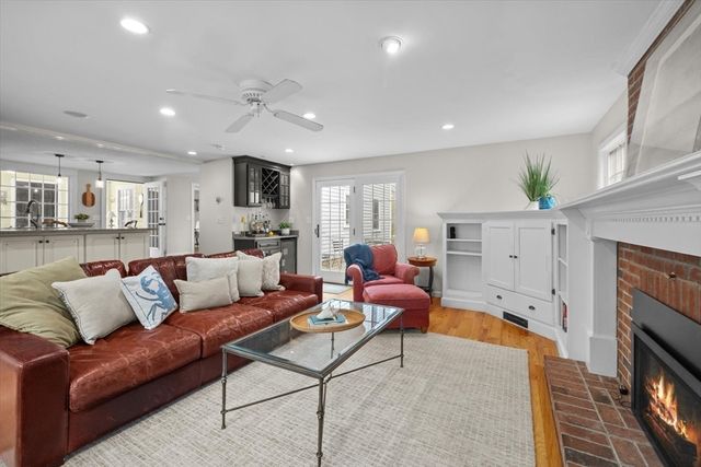 23 Mayflower Ln, Duxbury, MA 02332