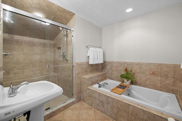 23 Mayflower Ln, Duxbury, MA 02332