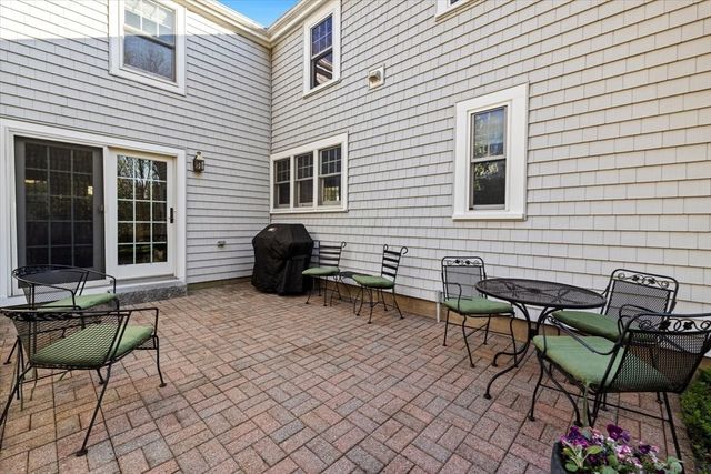 23 Mayflower Ln, Duxbury, MA 02332