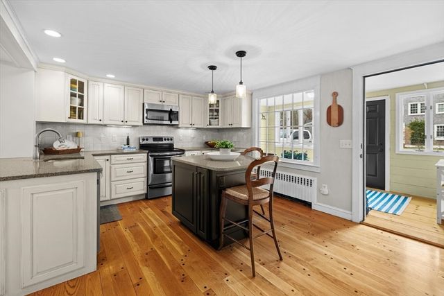 23 Mayflower Ln, Duxbury, MA 02332