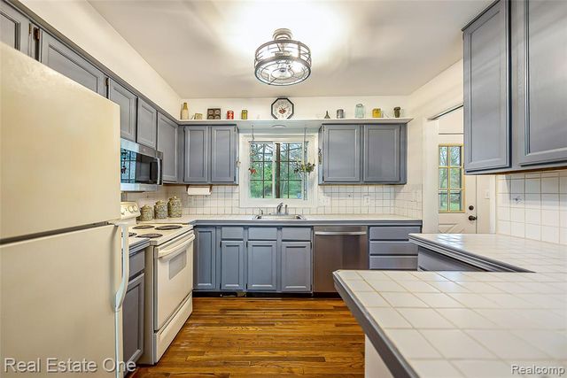 12909 Haven Drive, South Lyon, MI 48178
