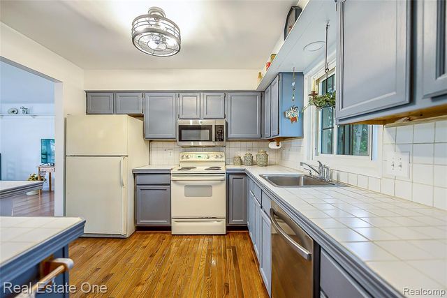 12909 Haven Drive, South Lyon, MI 48178