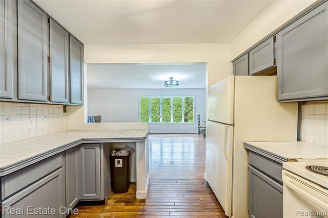 12909 Haven Drive, South Lyon, MI 48178
