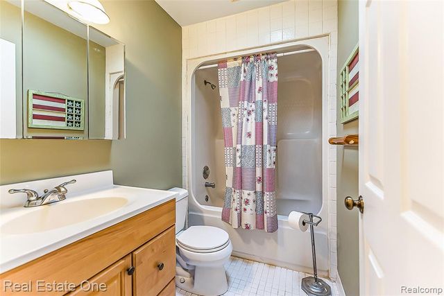 12909 Haven Drive, South Lyon, MI 48178