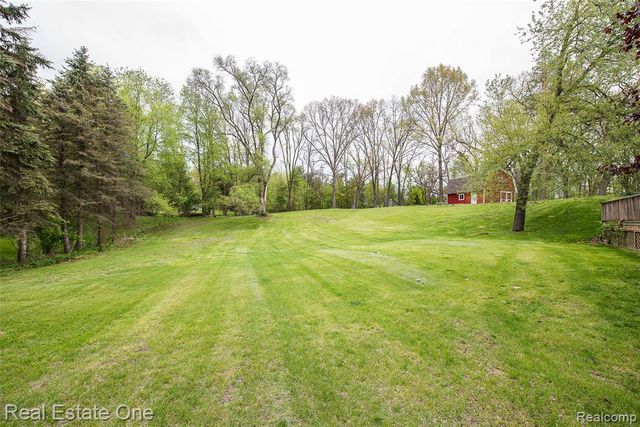 12909 Haven Drive, South Lyon, MI 48178