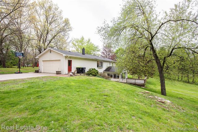 12909 Haven Drive, South Lyon, MI 48178