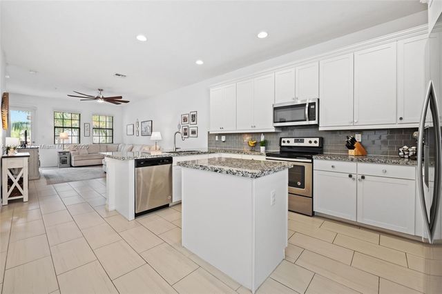 11668 SW 13th Ct, Pembroke Pines, FL 33025