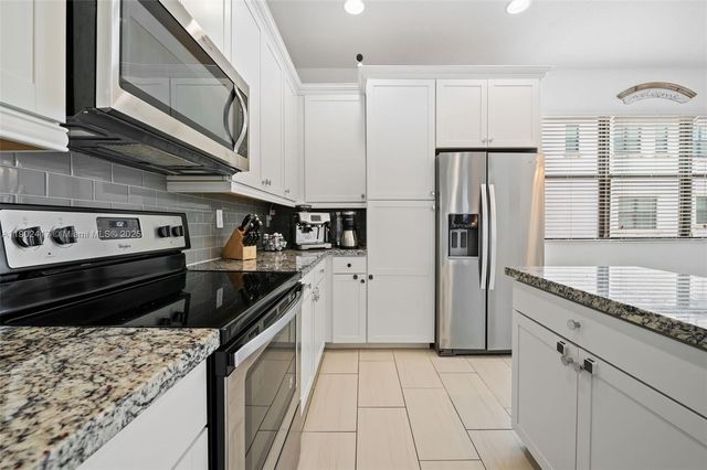 11668 SW 13th Ct, Pembroke Pines, FL 33025