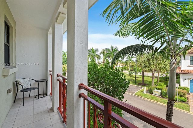 11668 SW 13th Ct, Pembroke Pines, FL 33025