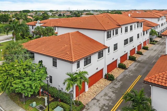 11668 SW 13th Ct, Pembroke Pines, FL 33025