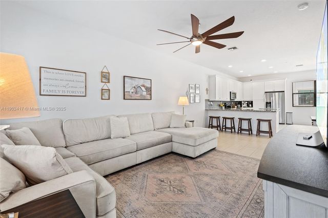 11668 SW 13th Ct, Pembroke Pines, FL 33025