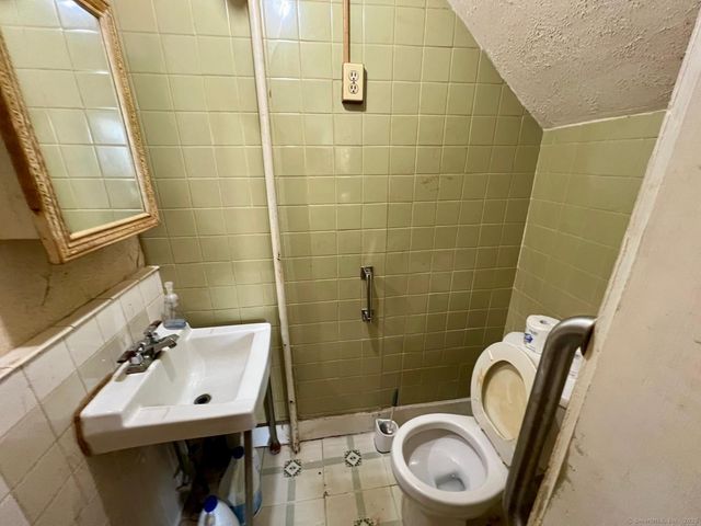 38 Prospect Place, Bristol, CT 06010