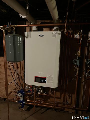 122 Falls Road, East Haddam, CT 06469