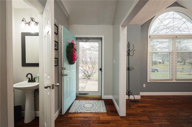 4109 SW Washington Drive, Blue Springs, MO 64014