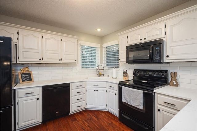 4109 SW Washington Drive, Blue Springs, MO 64014