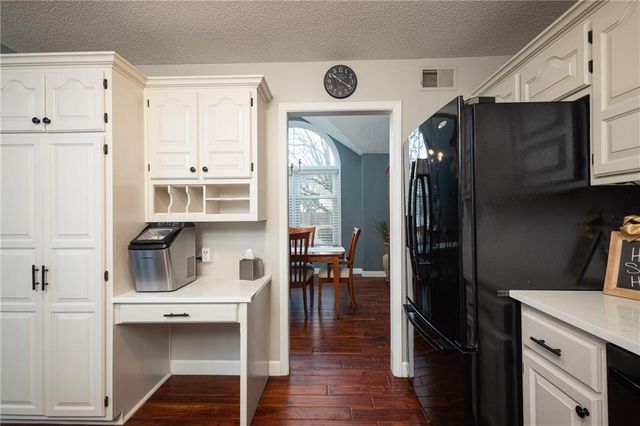 4109 SW Washington Drive, Blue Springs, MO 64014