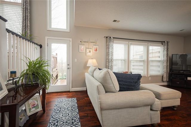 4109 SW Washington Drive, Blue Springs, MO 64014