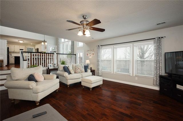 4109 SW Washington Drive, Blue Springs, MO 64014